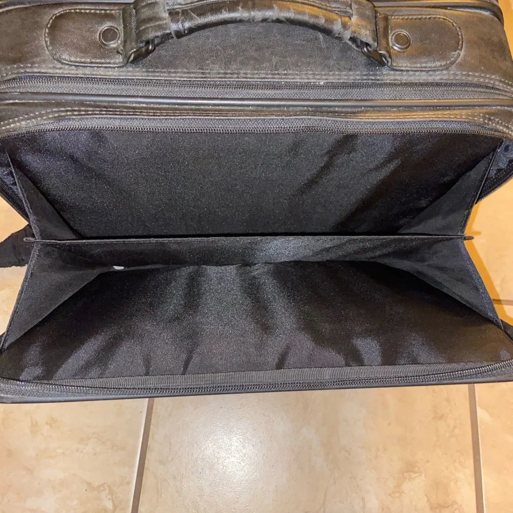 Targus laptop messenger bag